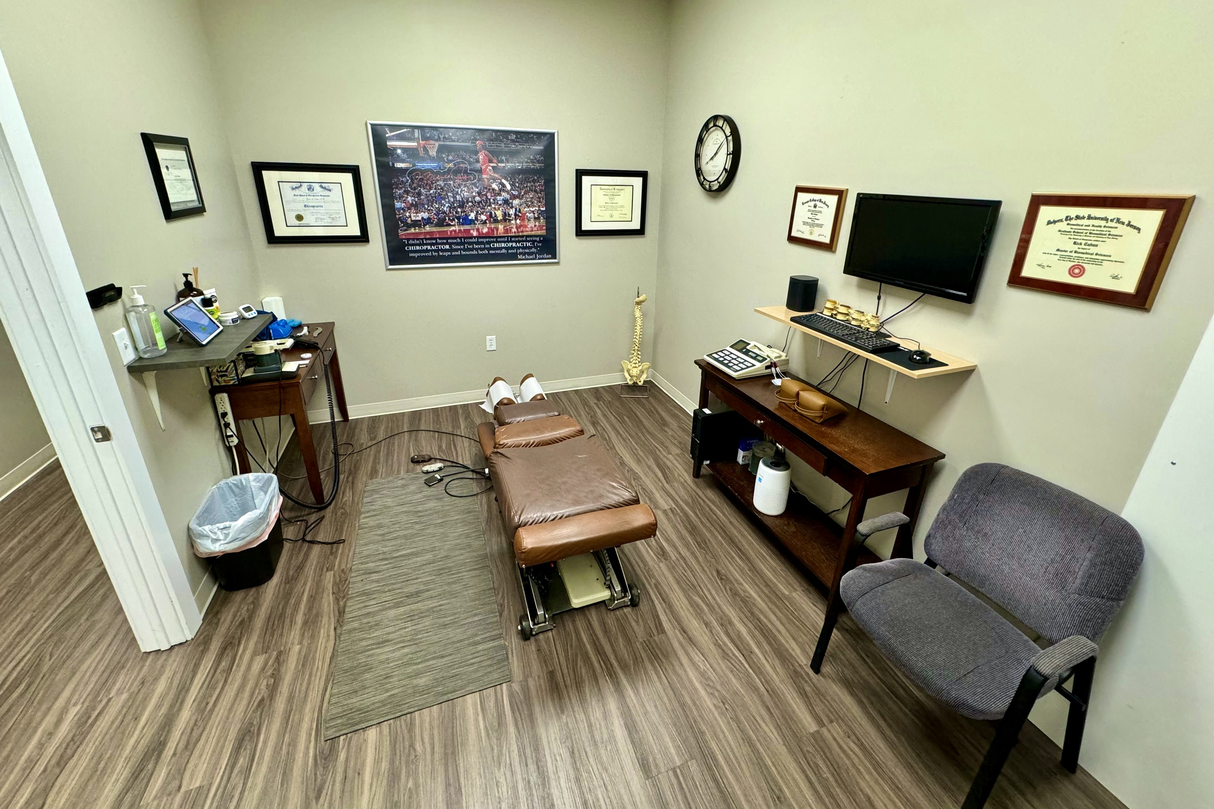 chiropractic treatment room of Sadon Chiropractic and Rehabilitation Center