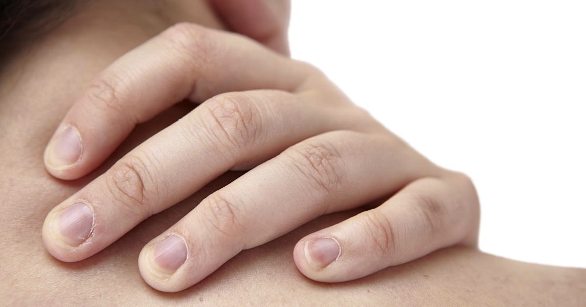 A person experiencing neck pain seeking treatment for it in Salem, Oregon