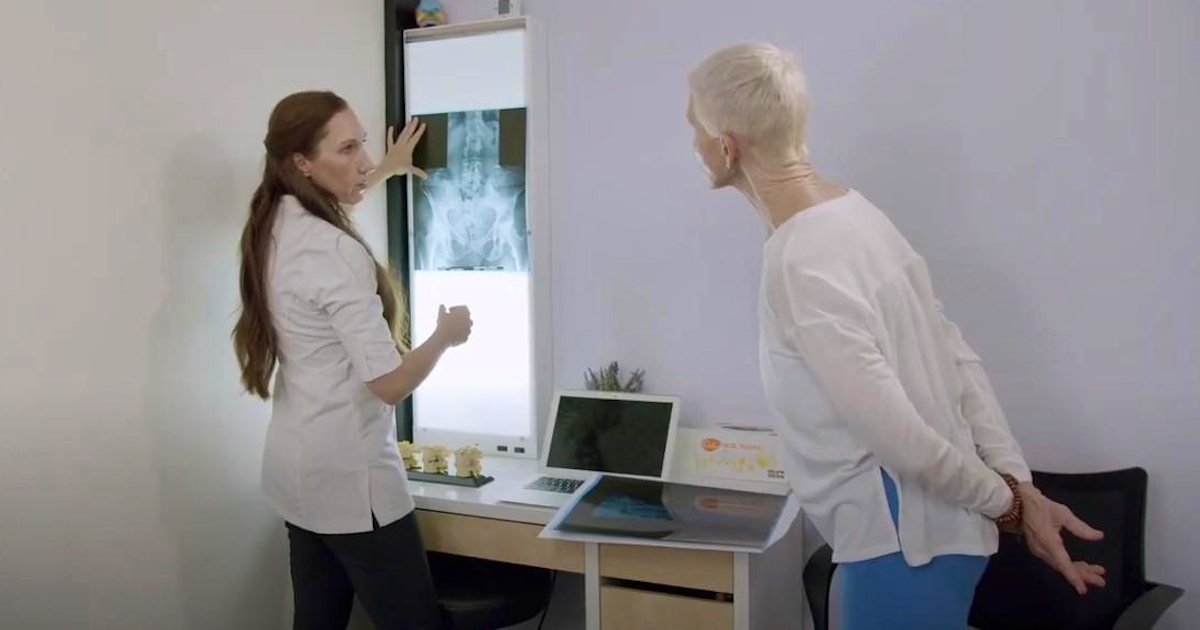 Dr. Linda Schiller helps chiropractic patient